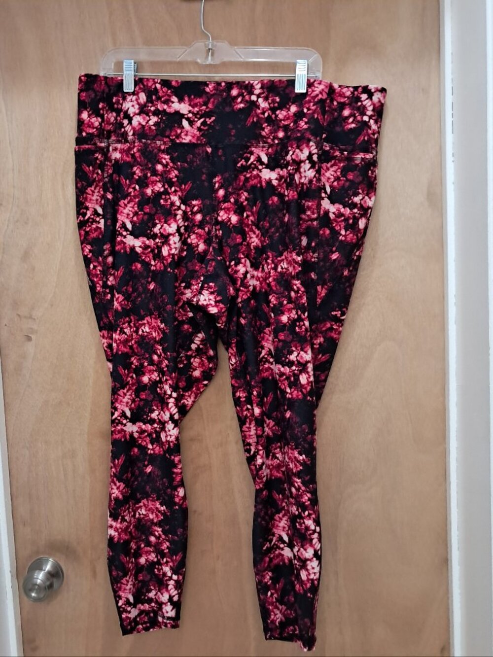 Livi Active V-Logo Pink Black Tie Dye Athletic Leggings 22/24 Plus